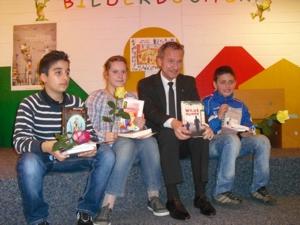 Nina links neben OB Frank Baranowski