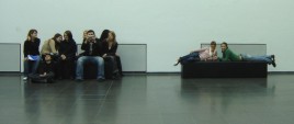 Schüler im Museum K21 in Düsseldorf