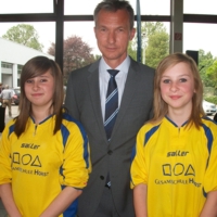 Charleen und Angelina mit Oberbürgermeister Frank Baranowski