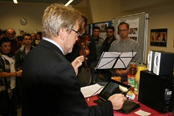 Rolf Steinwede begr&uuml;&szlig;t Herman Neudorf via Internet